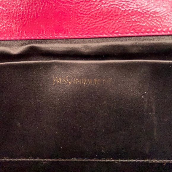YSL Belle Du Jour patent clutch in a gorgeous pinky red! Nice vintage condition! - Picture 5 of 12